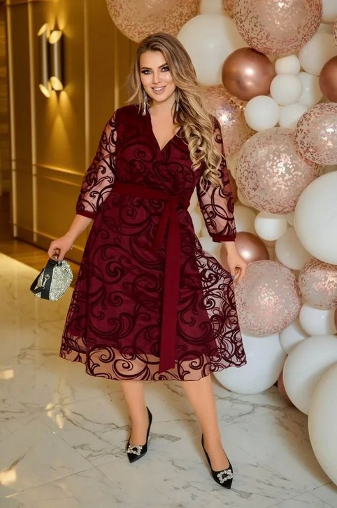 Новогодняя коллекция платьев для полных девушек украинского бренда Фабрика моды 2023