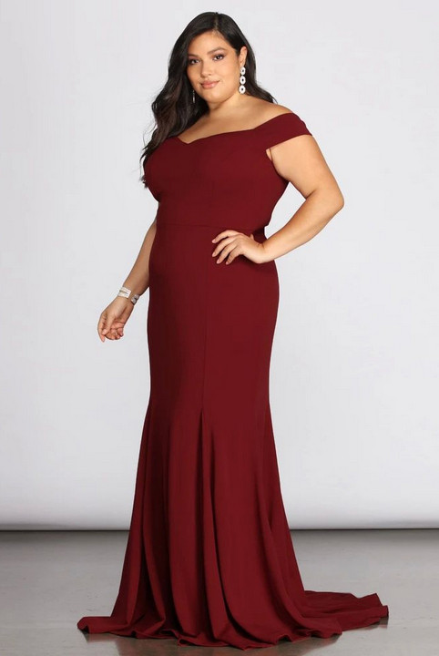 Новогодняя коллекция платьев для полных женщин американского бренда Windsor 2021