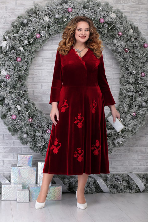 Новогодняя коллекция шикарных платьев для полных модниц белорусского бренда Ninele 2021