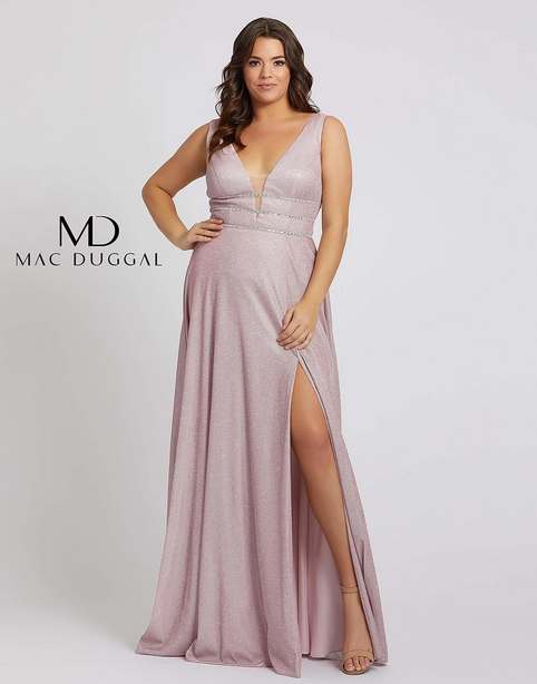 Новогодняя коллекция вечерних платьев для полных модниц американского бренда Mac Duggal 2020