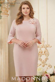 Новогодняя коллекция коктейльных платьев для полных женщин российской компании Madonna 2020