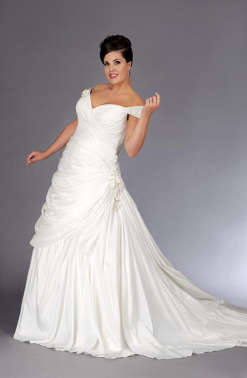 Свадебные платья для полных девушек осени 2012