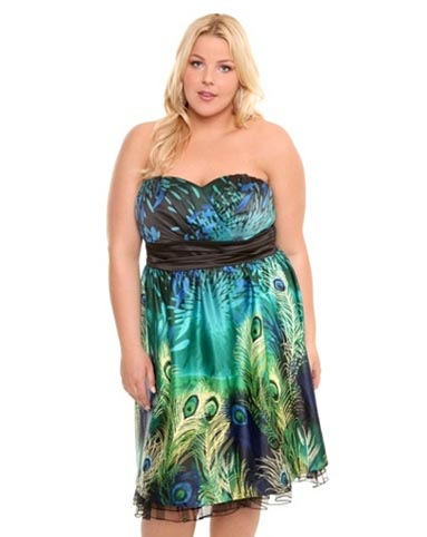 10 лучших моделей новогодних платьев 2012 для полных модниц