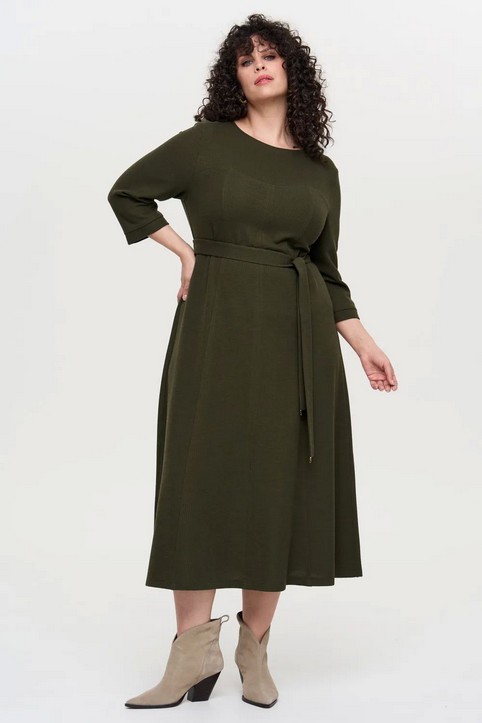 Платья для полных женщин российского бренда Intikoma осень-зима 2025-26