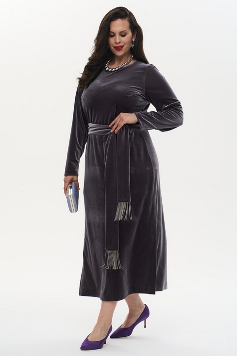 Платья для полных женщин российского бренда Intikoma осень-зима 2025-26