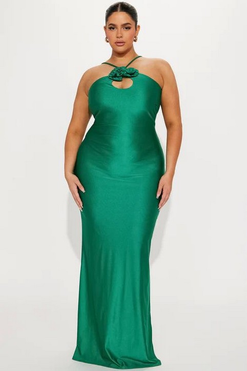 Новогодняя коллекция вечерних платьев для полных модниц американского бренда Fashion Nova 2024