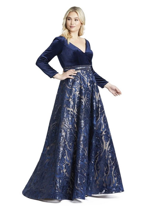 Новогодняя коллекция платьев для полных модниц американского бренда Mac Duggal 2024