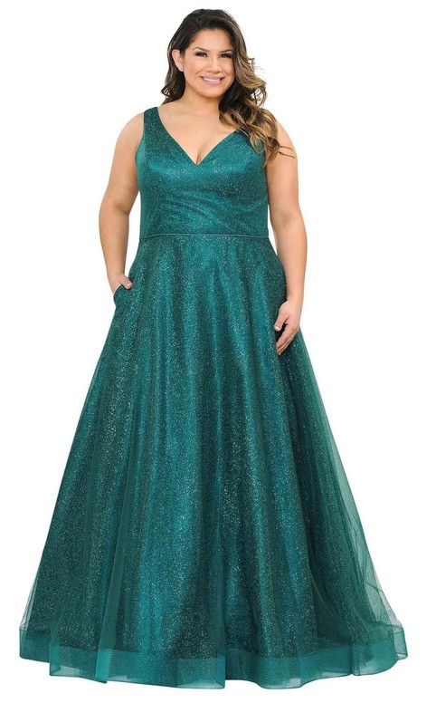 Новогодняя коллекция вечерних платьев для полных женщин американского бренда Lindas 2023
