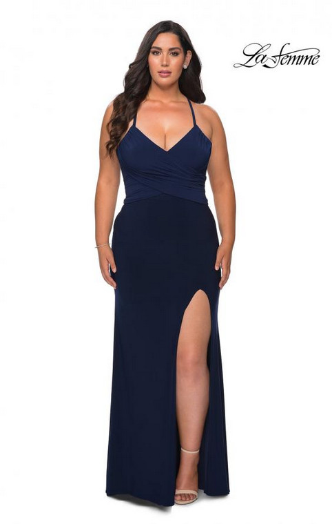 Праздничная коллекция вечерних платьев для полных модниц американского бренда La Femme 2021