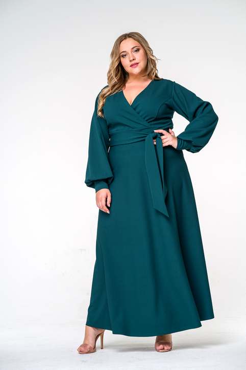 Новогодняя коллекция платьев для полных женщин российской компании La'te 2020
