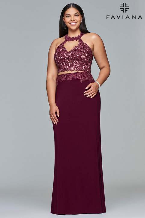Новогодняя коллекция вечерних платьев для полных девушек американского бренда Faviana 2018